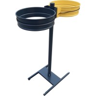 Base stand resistant to saline air and corrosion, allowing the placement of bins and bin bag holders