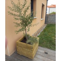 Custom-made wooden planter in 70 x 45 mm pine slats, ideal for your garden.