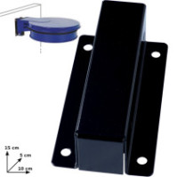 Elegante rote Wandhalterung für 100-Liter-Müllsäcke.